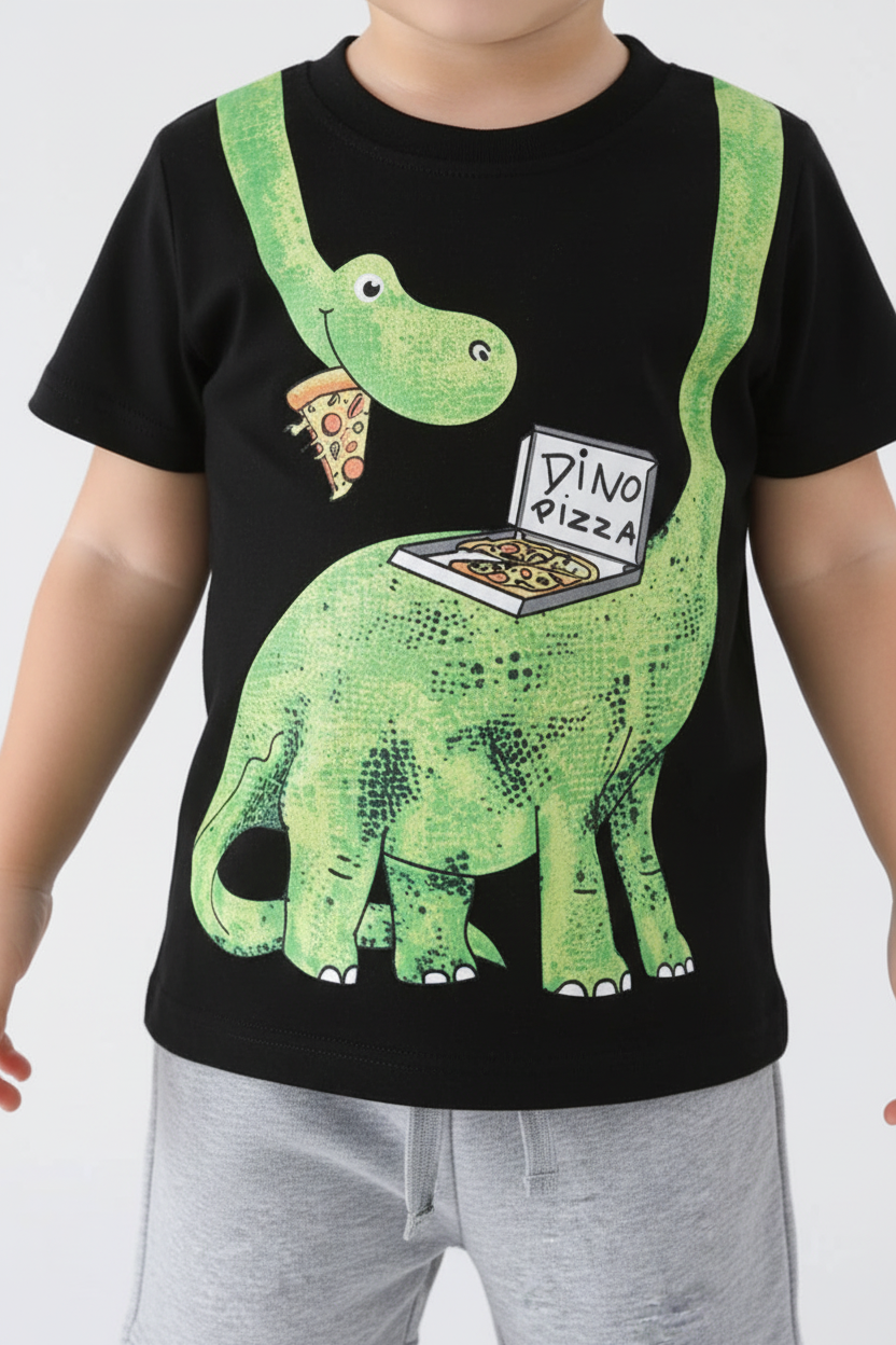 Enfant en ensemble DINO PIZZA noir - détail dinosaure vert mangeant pizza avec texte DINO PIZZA - BabyCoton