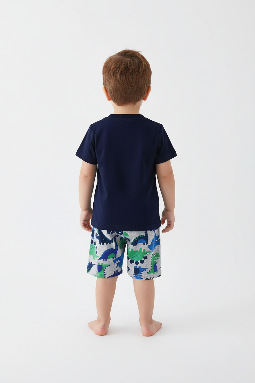 Enfant en ensemble dinosaure bleu marine - vue de dos montrant t-shirt et short - BabyCoton