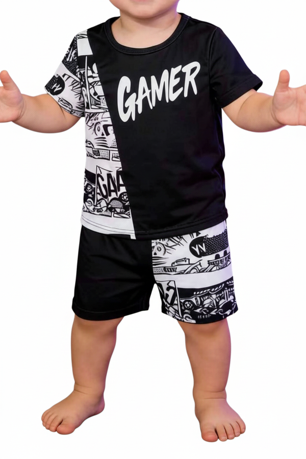 Enfant en ensemble GAMER noir et blanc - vue trois-quarts détail texte GAMER et imprimé manga comics - BabyCoton