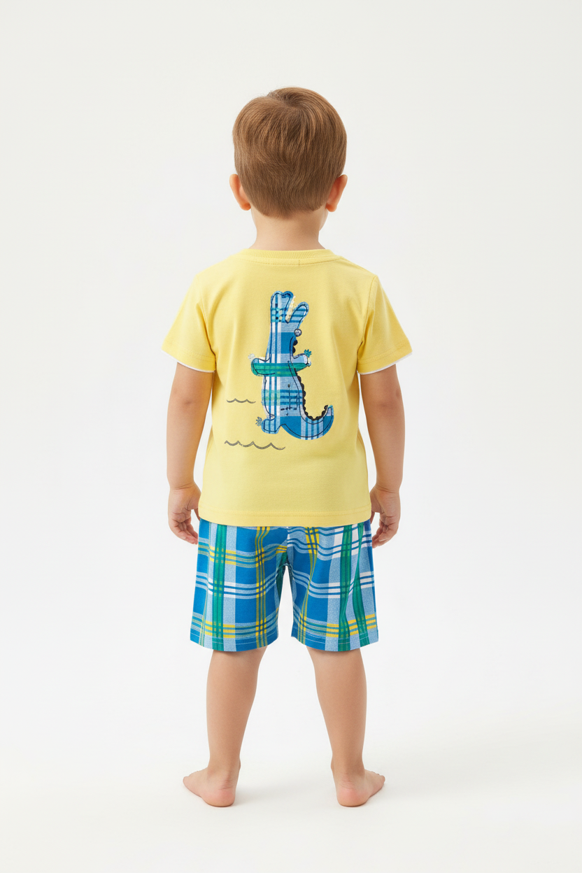 Enfant en ensemble Later Gator jaune - vue de dos montrant t-shirt et short - BabyCoton