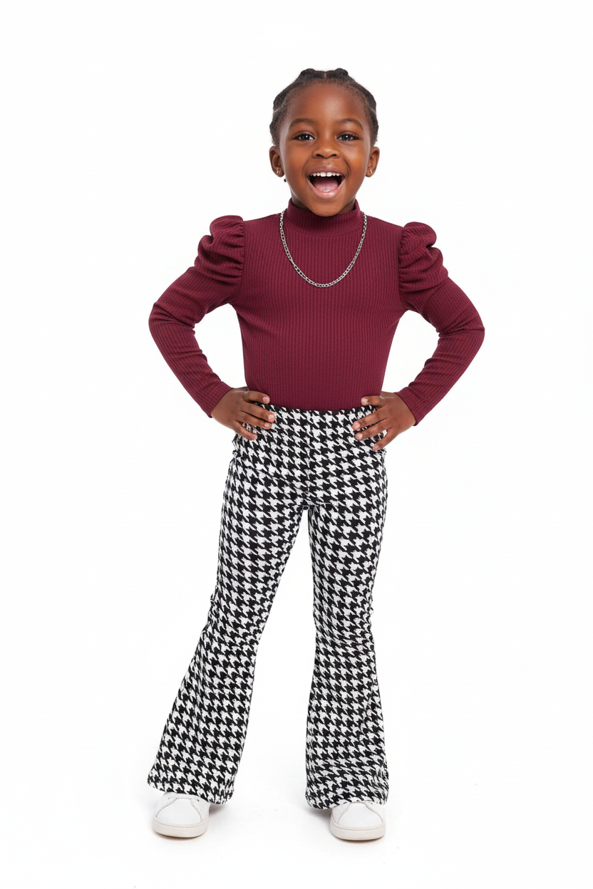 Enfant en ensemble haut manches longues pantalon pied-de-poule - pose fashionista confiante - style classique-chic élégant - photo lifestyle fond blanc - BabyCoton Suisse
