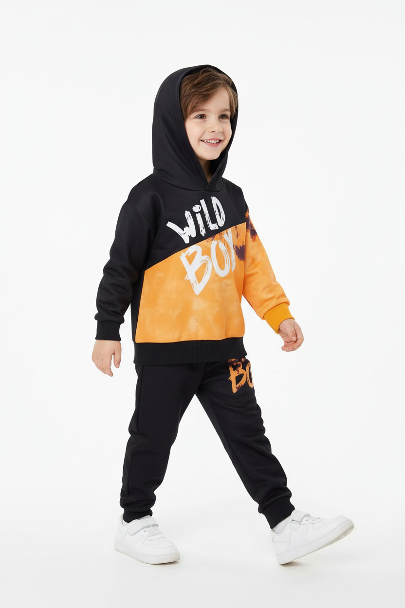 Enfant marchant avec ensemble Wild Boy et capuche - vue latérale