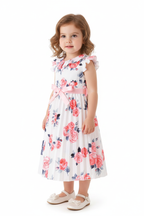 Fille en robe blanche plissée fleurie roses - vue trois-quarts détail col volant et ceinture nœud satin rose - BabyCoton