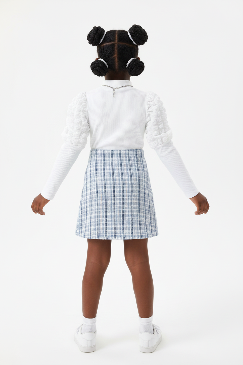 Fillette portant ensemble haut manches bouffantes et jupe à carreaux - vue arrière - détail coupe et finitions - photo produit fond blanc - BabyCoton
