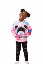Fillette portant ensemble hoodie tie-dye graphique et pantalon coordonné - vue de face fond blanc - couleurs vibrantes artistiques - photo produit BabyCoton Suisse
