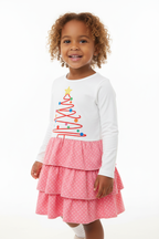Fillette portant robe sapin de Noël volants étagés - vue trois-quarts - détail motif festif et volants - photo produit fond blanc - BabyCoton Suisse

